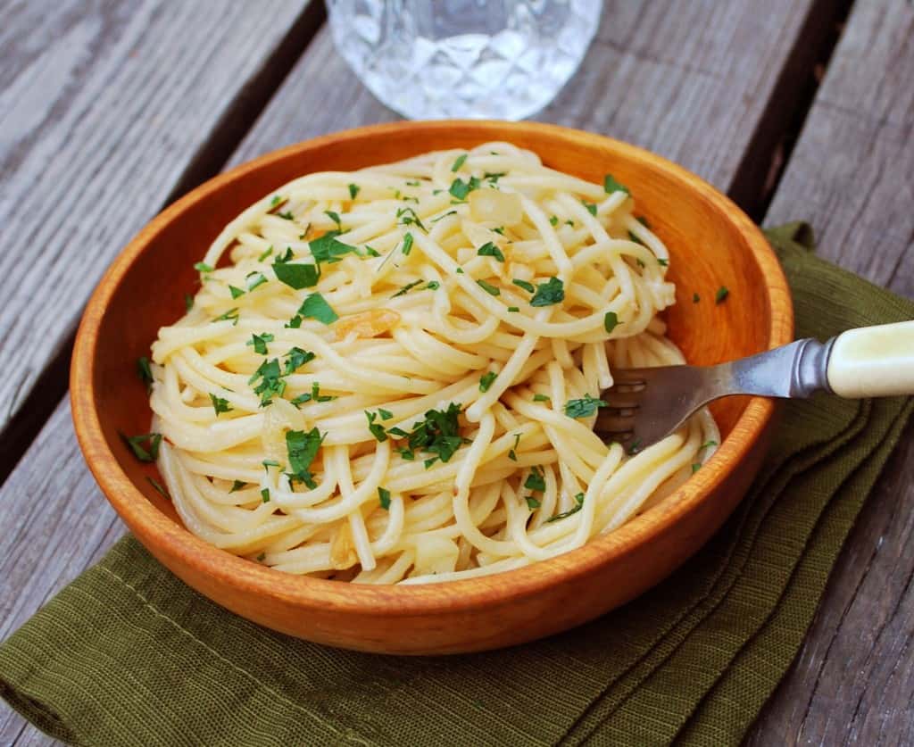 Spaghetti Aglio Olio by The Live-In Kitchen Spaghetti Aglio Olio